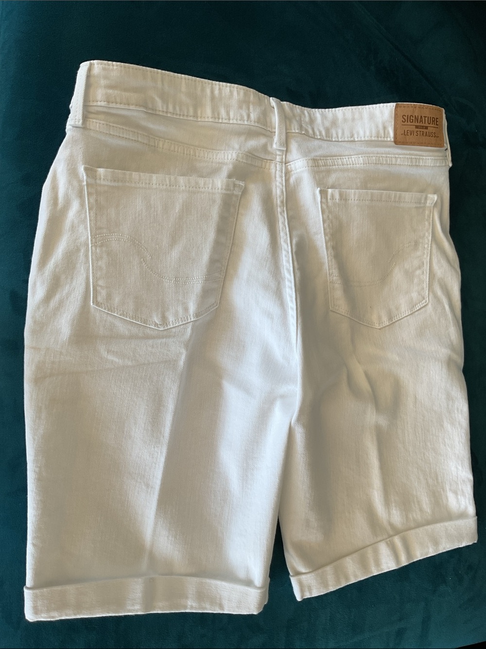 Signature LEVI Strauss BERMUDA shorts (12) like NEW! - Picture 2 of 4